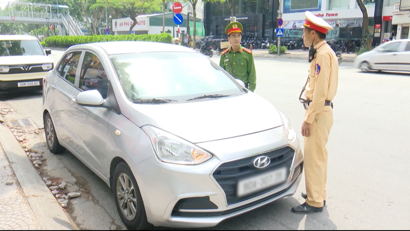 Hà Nội: CSGT xử lý hơn 2.200 xe dừng, đỗ trái phép trong 10 ngày