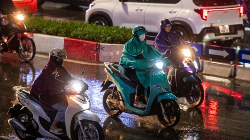 Hà Nội đón cơn mưa 'vàng' giải nhiệt