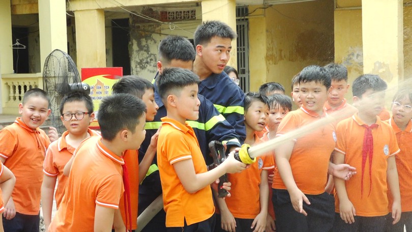 Xã Ô Diên tuyên truyền, trải nghiệm thực hành PCCC cho học sinh