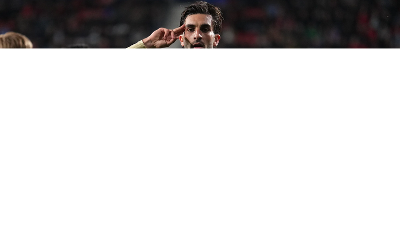 Barcelona chạm một tay vào chức vô địch La Liga