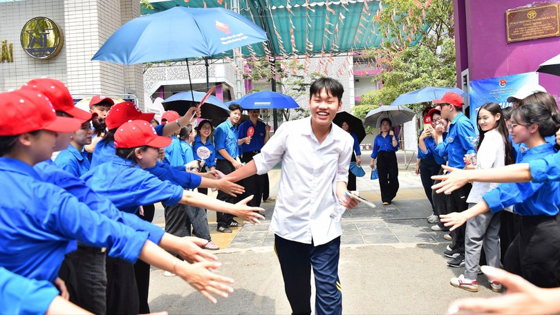 Thành đoàn Hà Nội đồng hành cùng sĩ tử vượt vũ môn