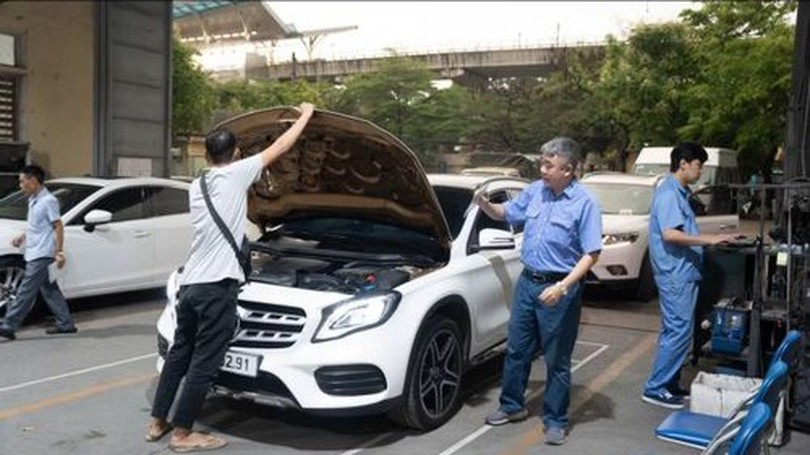 Mua ô tô cũ phải đưa xe đi đăng kiểm lại