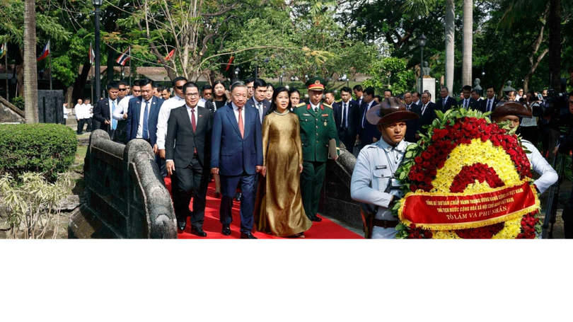Tổng Bí thư, Chủ tịch nước Tô Lâm dâng hoa tại Tượng đài Chủ tịch Hồ Chí Minh tại Philippines