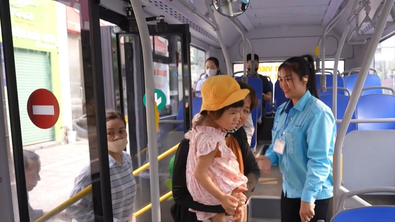 Quy tắc '3 xin' - Nét đẹp văn minh trên xe buýt