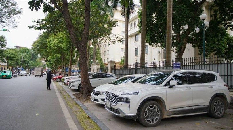 Hà Nội: Đề xuất mức phí sử dụng vỉa hè, lòng đường cao nhất gần 400 ngàn đồng/m²