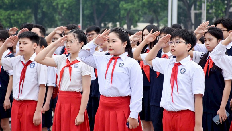 Học sinh giỏi tiêu biểu của Thủ đô báo công dâng Bác