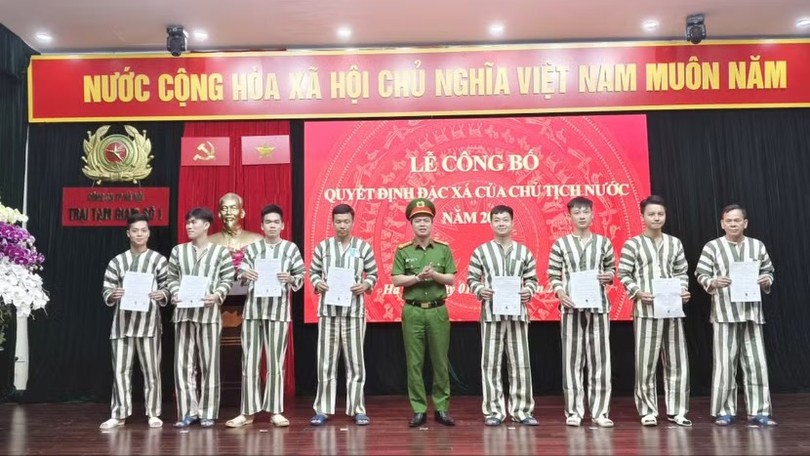 Công an thành phố Hà Nội công bố quyết định đặc xá