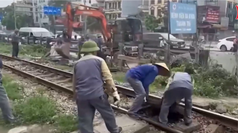 Thêm 9 lối đi tự mở qua đường sắt bị rào chắn