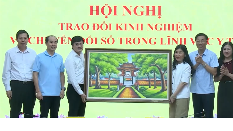 Hà Nội chia sẻ chuyển đổi số y tế với Hưng Yên