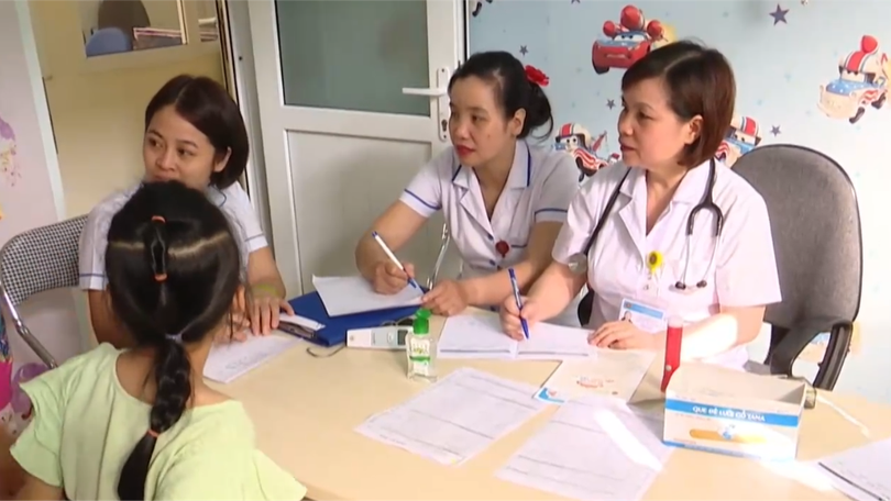 Đề xuất hỗ trợ 5 triệu đồng/tháng cho bác sĩ về làm việc tại trạm y tế xã