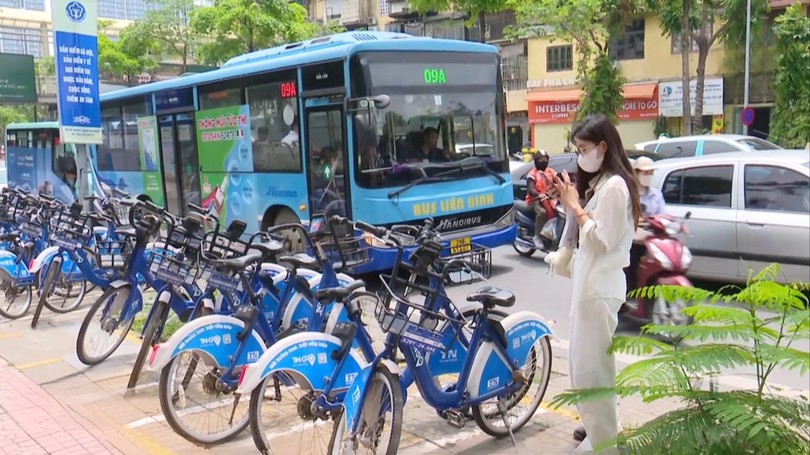 Xe điện công cộng - 'mảnh ghép' của giao thông xanh
