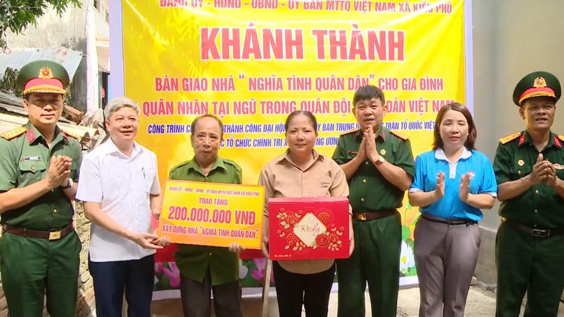 Xã Kiều Phú khánh thành và trao tặng 'nhà nghĩa tình quân - dân’