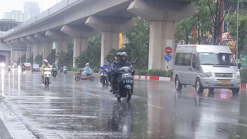 Thời tiết Hà Nội chuẩn bị bước vào đợt mưa dông kéo dài