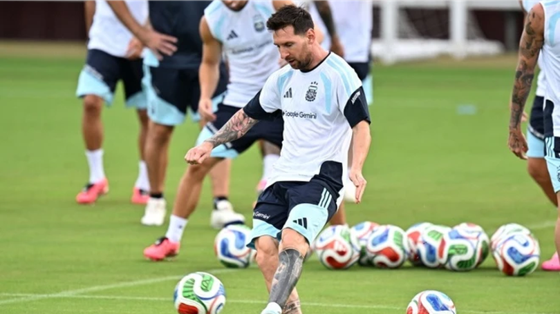 Lionel Messi là tâm điểm trước trận mở màn của ĐT Argentina