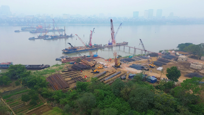 Khẩn trương thi công cầu Trần Hưng Đạo bắc qua sông Hồng