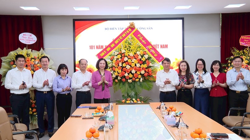Lãnh đạo TP Hà Nội thăm, chúc mừng các cơ quan báo chí