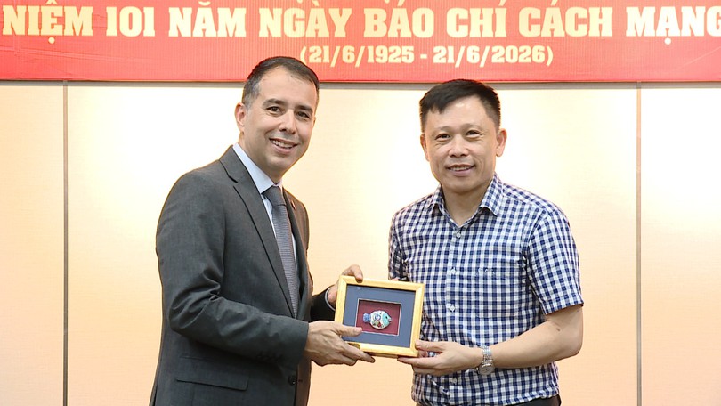 Đại sứ các nước chúc mừng Cơ quan Báo và PTTH Hà Nội