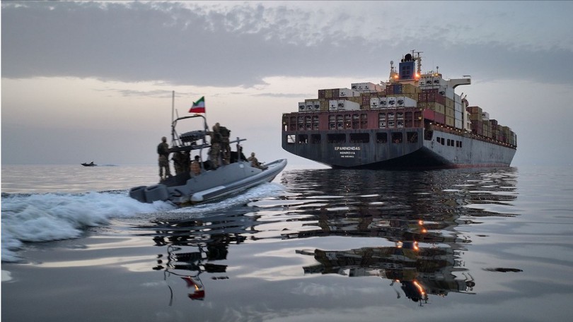Iran miễn phí quá cảnh cho tàu hàng qua eo biển Hormuz