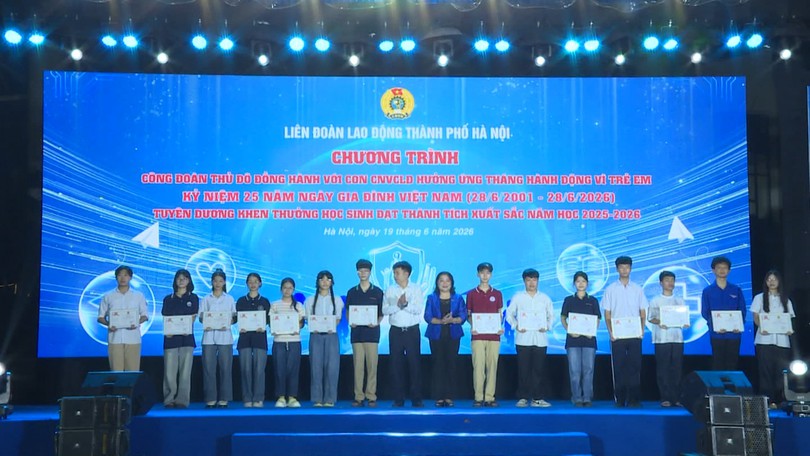 Tuyên dương con công nhân, viên chức, lao động Thủ đô học giỏi
