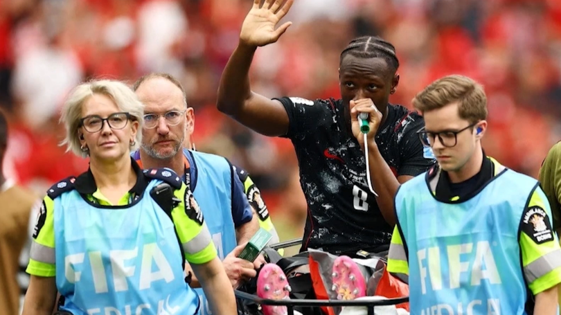 FIFA bồi thường cho tuyển thủ Canada bị gãy chân