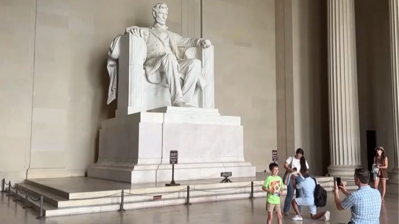 Mỹ mở cửa hầm ngầm Đài tưởng niệm Lincoln đón khách tham quan