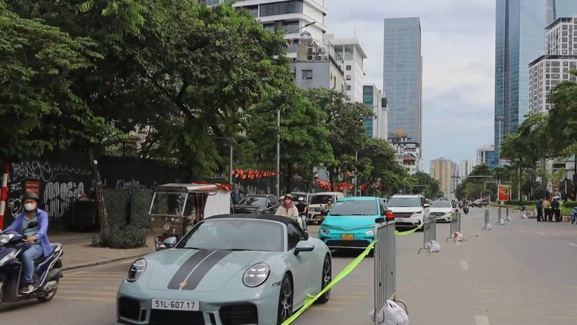 Rào chắn trên đường Văn Cao đến tháng 4/2027 để thi công ga Quần Ngựa