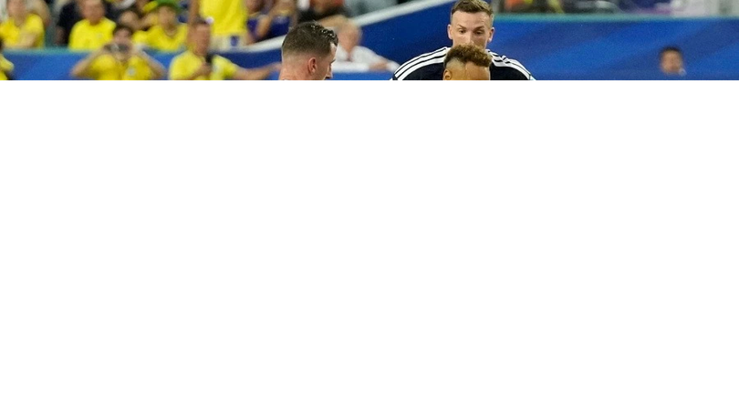 Brazil giành ngôi nhất bảng trong ngày Neymar tái xuất