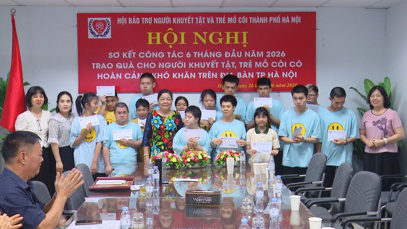 Hơn 2,4 tỷ đồng hỗ trợ người khuyết tật, trẻ mồ côi