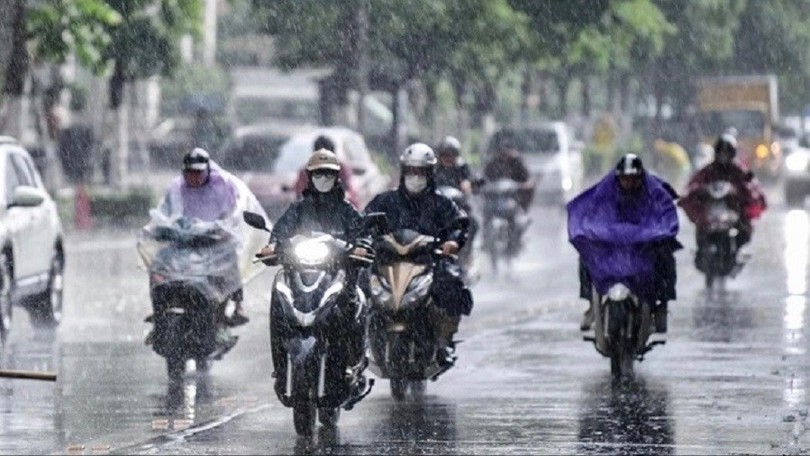 Hà Nội giảm nhiệt, mưa dông rải rác