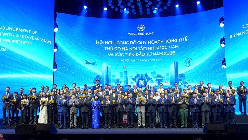 Hà Nội trao quyết định đầu tư, thu hút nguồn vốn trong nước và quốc tế