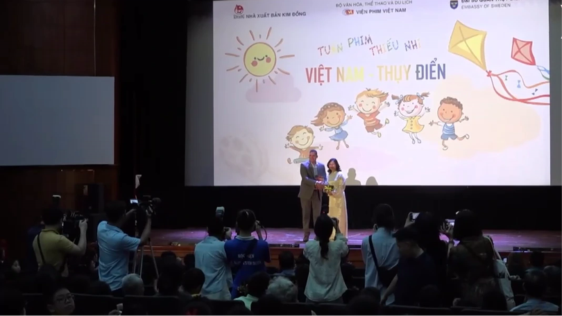 Nhịp cầu kết nối tuổi thơ