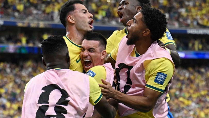Đội tuyển Brazil ngược dòng kịch tính loại Nhật Bản