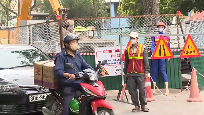 Đảm bảo ATGT hơn 70 vị trí rào chắn trên đường phố