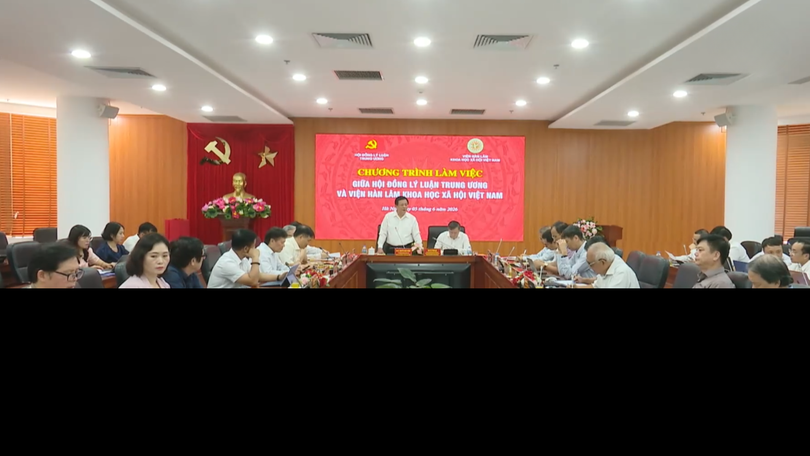 Ký kết hợp tác nghiên cứu lý luận và tư vấn chính sách