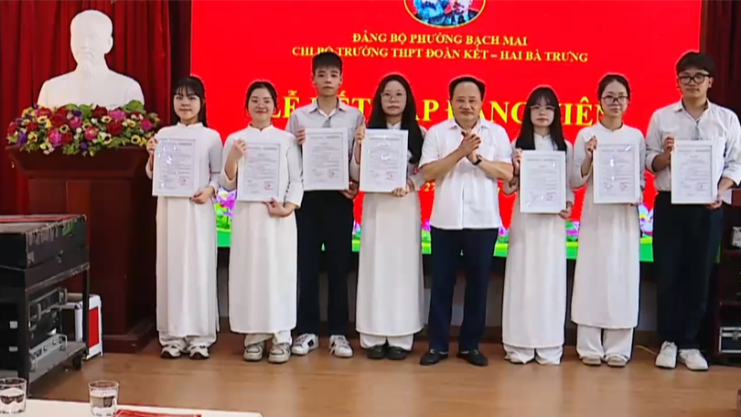 Ươm mầm đảng viên trẻ từ ghế nhà trường