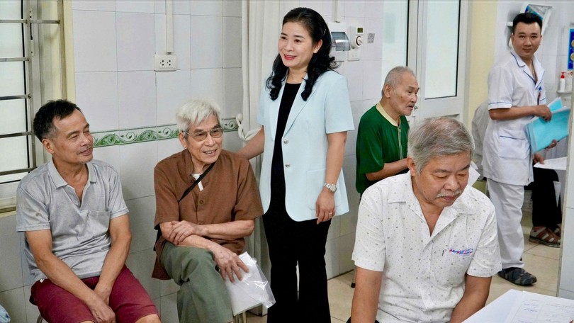 Phường Thanh Xuân thăm khám sức khỏe cho người có công