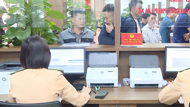Từ 13/7, người dân theo dõi trực tuyến tiến độ cấp, đổi giấy phép lái xe