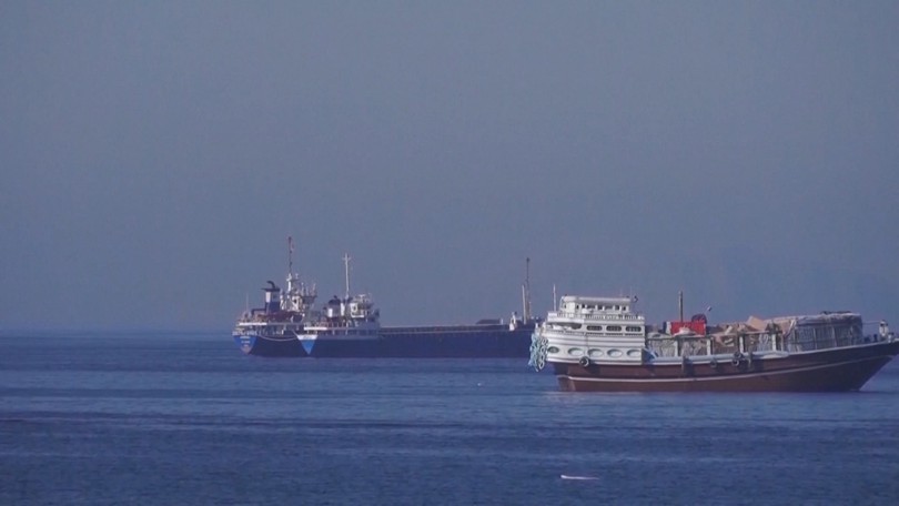 Iran thông báo đóng cửa eo biển Hormuz