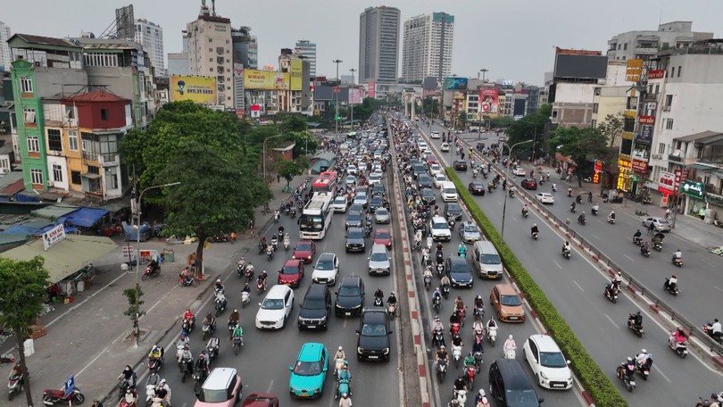 Vì sao Hà Nội vẫn ùn tắc dù đã xử lý nhiều điểm nóng?