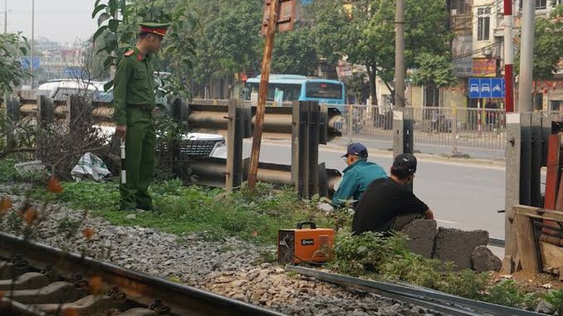 Cả nước còn hơn 2.180 lối đi tự mở qua đường sắt