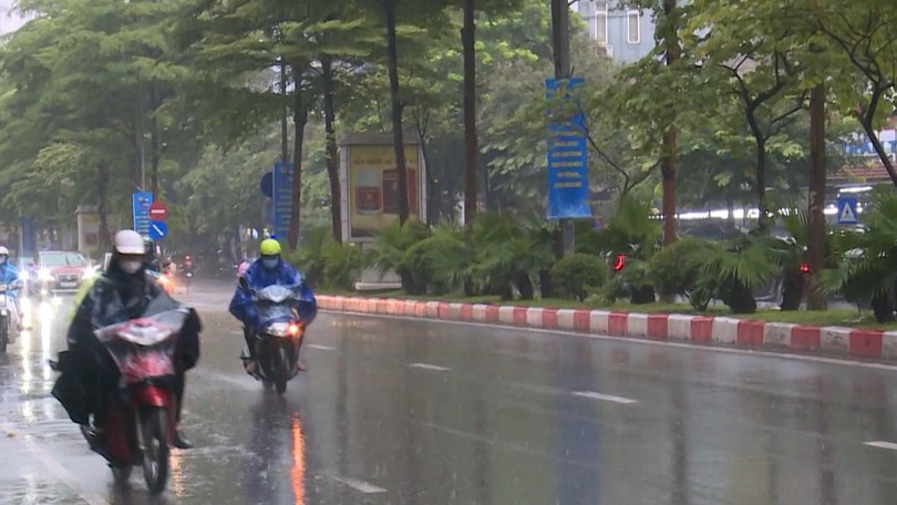 Thời tiết 18/7: Hà Nội mưa rải rác, trời oi bức
