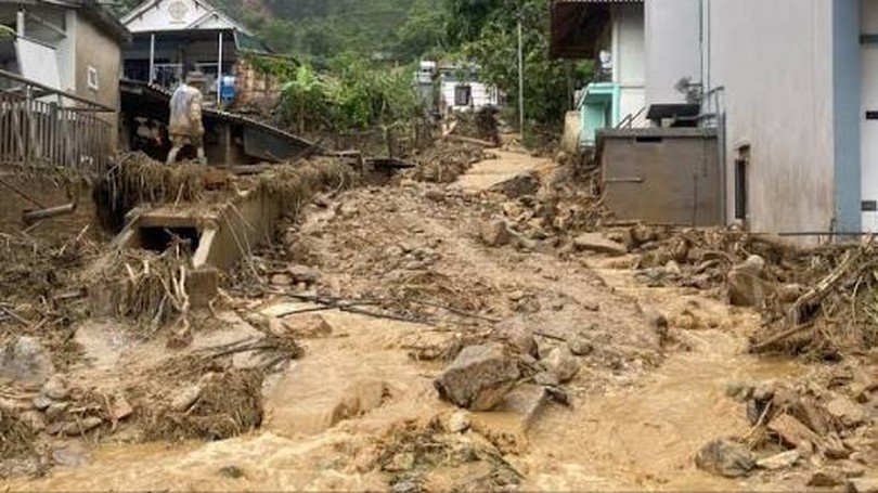 Lũ quét ở Lai Châu, cuốn trôi người và nhà cửa