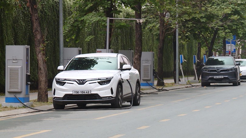 Hà Nội: Đôn đốc chuyển đổi phương tiện giao thông xanh