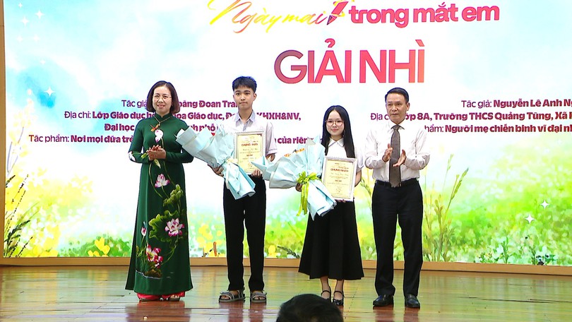 Trao giải cuộc thi viết “Ngày mai trong mắt em”