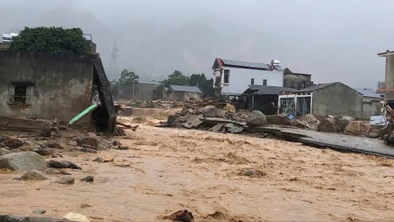 Phân luồng từ xa, tăng cường chốt trực ứng phó mưa lũ