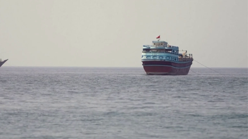 Iran chặn bốn tàu vi phạm ở eo biển Hormuz
