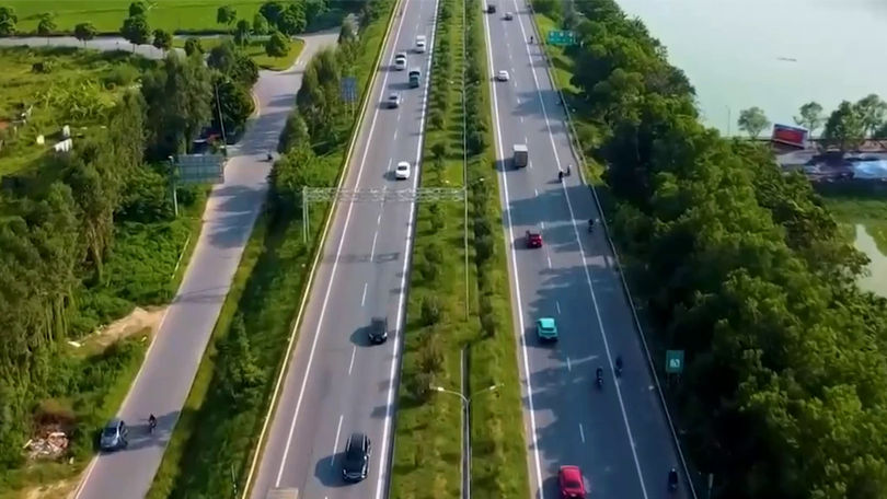 Ưu tiên phát triển cao tốc kết nối hai cực tăng trưởng