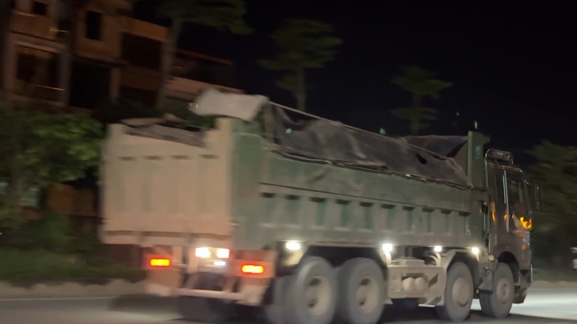 Xe quá khổ quá tải hoành hành trên Quốc lộ 6
