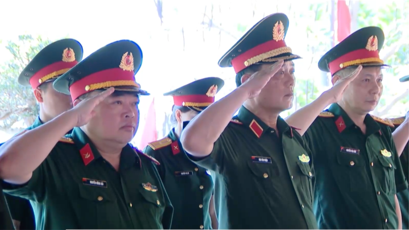 Bộ Tư lệnh Thủ đô dâng hương tưởng niệm các Anh hùng Liệt sĩ tại Vị Xuyên