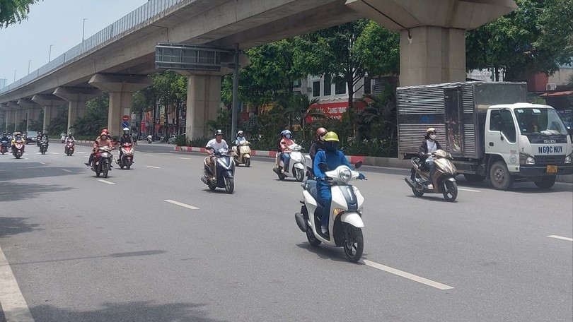 Hà Nội ngày nắng, chiều tối đề phòng mưa dông
